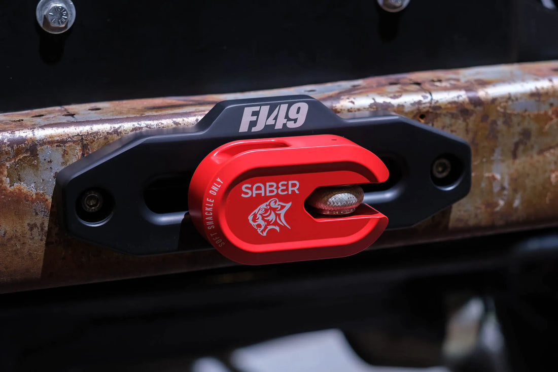 Saber Offroad Winch Shackle Red